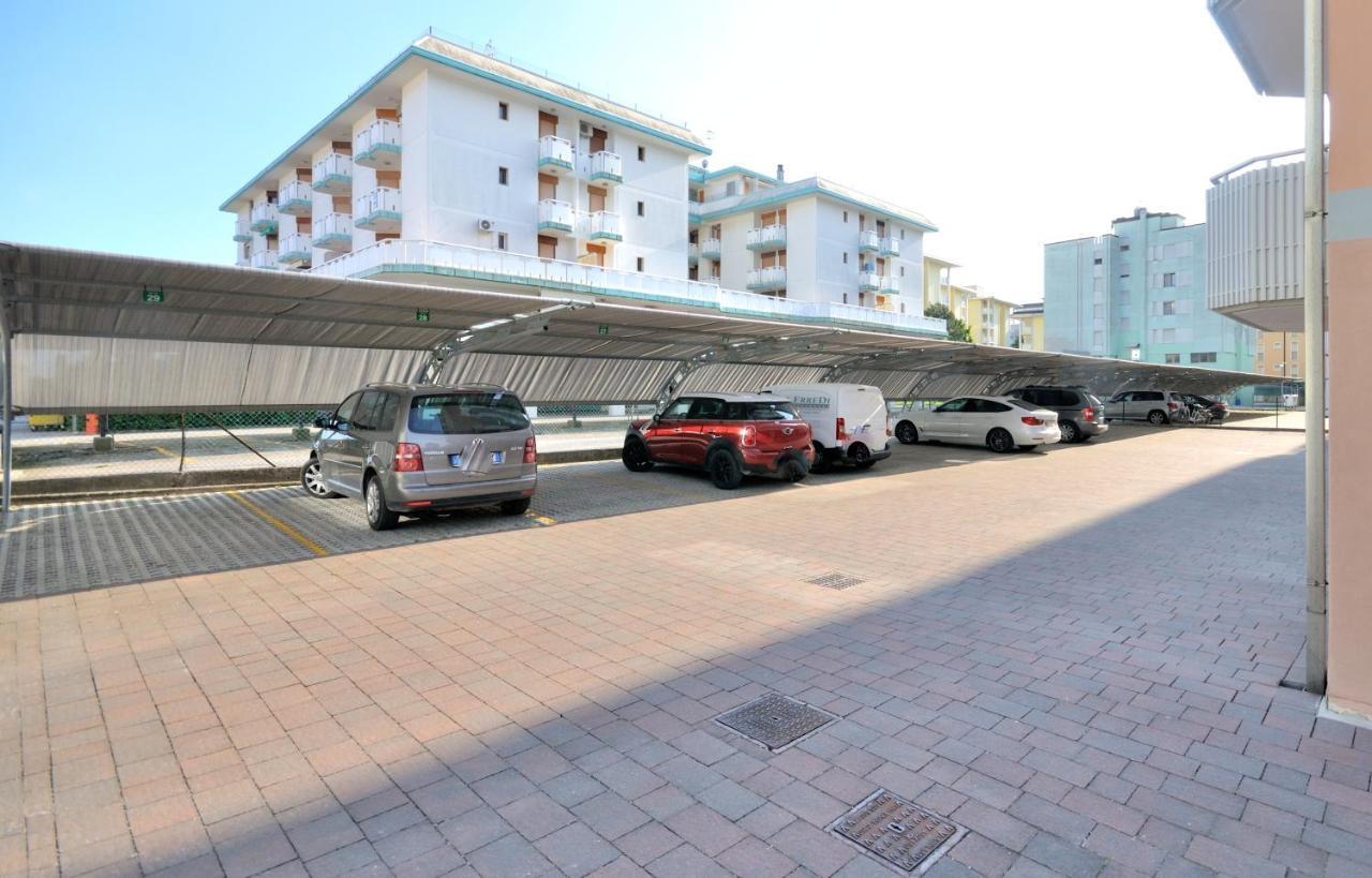 Condominio Malta Бибионе Екстериор снимка