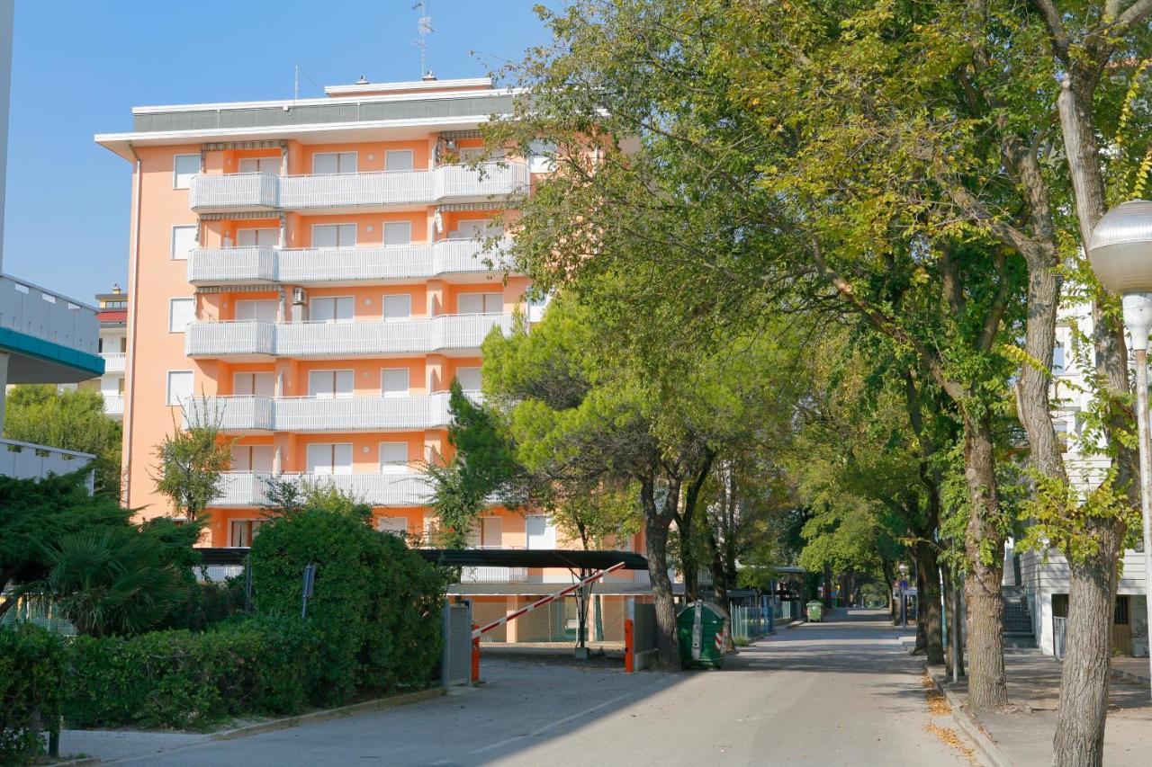 Condominio Malta Бибионе Екстериор снимка